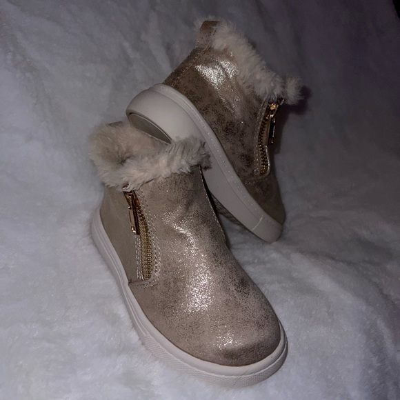 Olive and Edie toddler size 7M cream bootie. - Picture 2 of 6